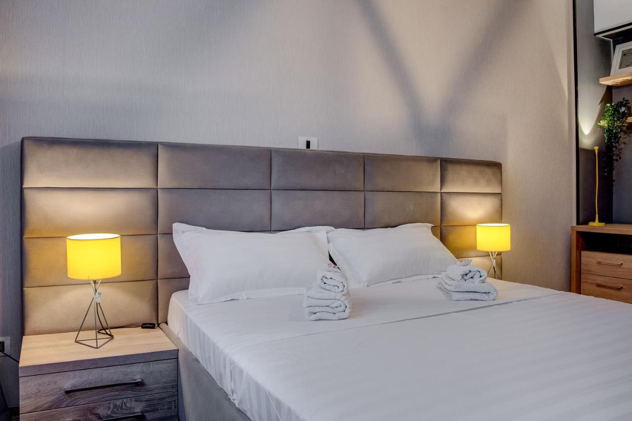 Chanttal Luxury - *